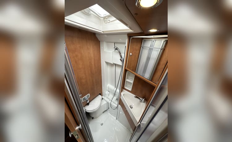 MaliBUS – Malibu Carthago luxe camperbus 2P