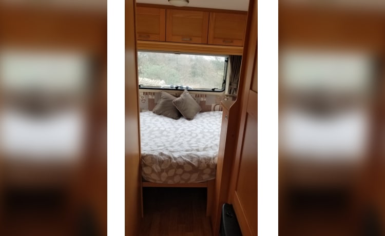 Nicky – Avventura e comfort in 'Nicky' il camper di lusso con 6 posti letto!