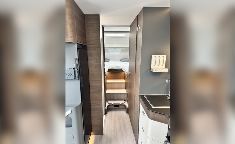 Adria Sonic Supreme 700 DL – 4p Adria Mobil intégré à partir de 2024