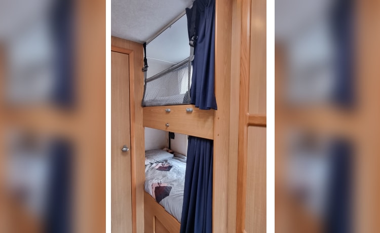 Wonderfully spacious and neat family camper for rent