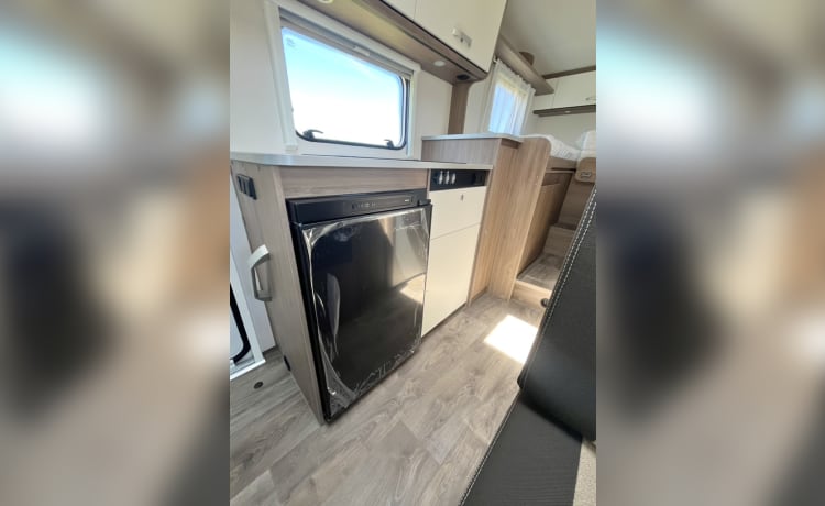 Van 337 – Carado V337 compacte Van voor 2 tot 3 personen!