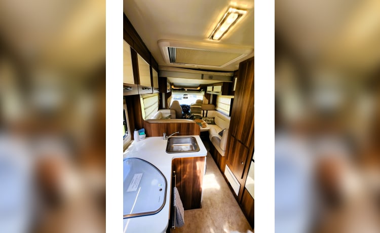 Roller Team – 6 berth, 6 belt Luxury Motorhome, Autoroller, low profile, new shape