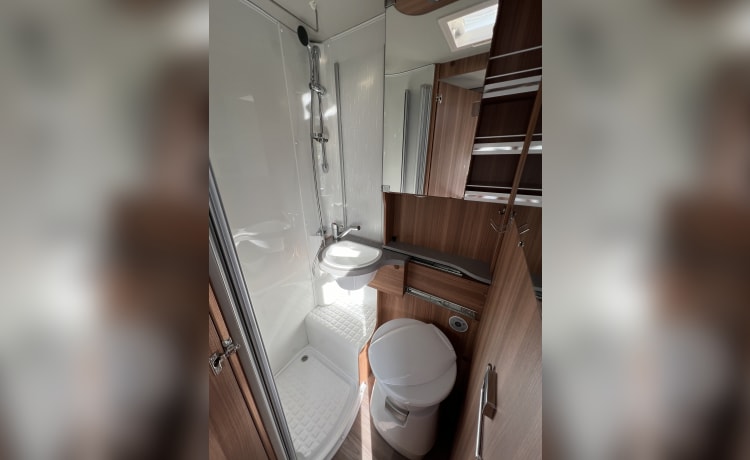 Red Pepper – Nice compact camper (2019) for 2 people