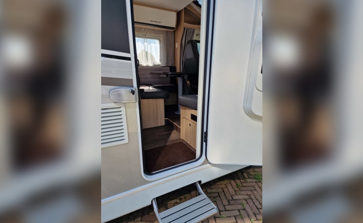 Mooie 4pers. Camper Sunlight semi-integraal uit 2020