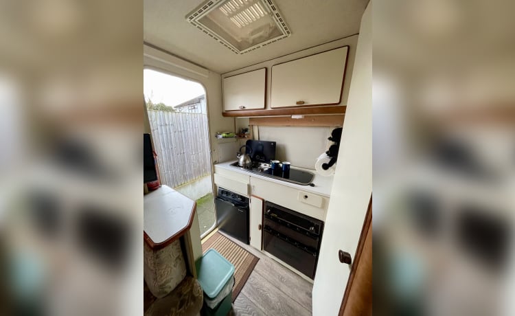 'Pandora' – Off-Grid Motorhome - Petrol & LPG **Fully Comp Insurance Included**