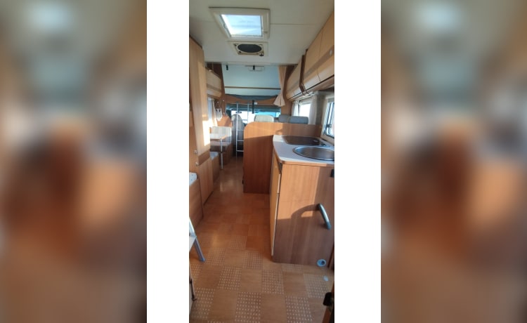 Very spacious family motorhome, 6 seats with belts