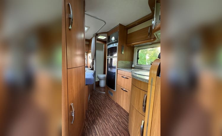 Ruime Luxe 2P Hymer Half-integraal KM VRIJ!