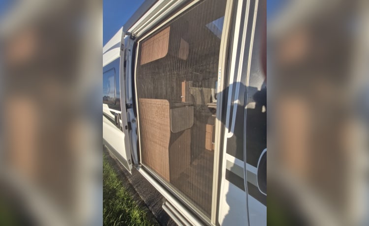 2p Knaus campervan uit 2015