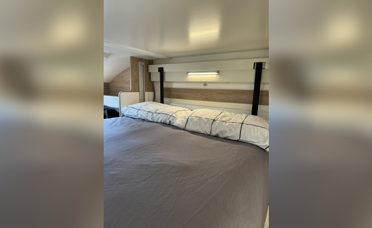 LEIA – Luxe camper met 4 slaapplaatsen