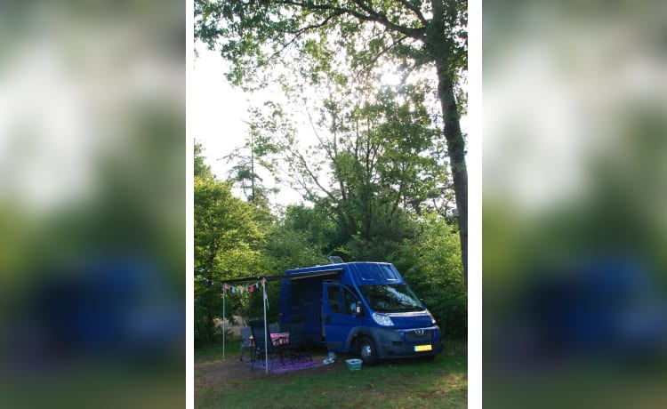 Blue'ie – Peugeot Boxer 3.0l Camping-car complet pour toute la famille. 