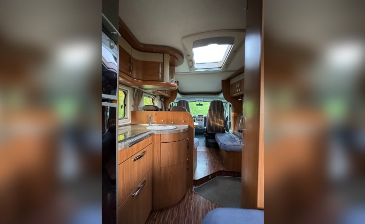 Ruime Luxe 2P Hymer Half-integraal KM VRIJ!