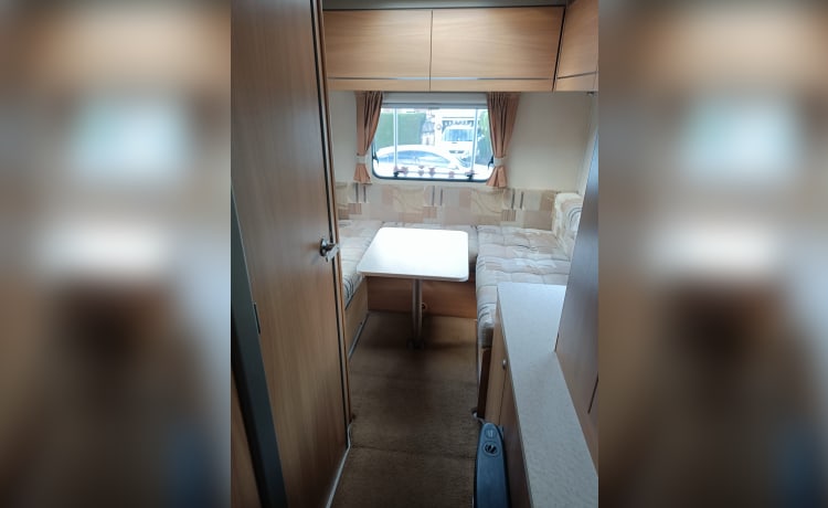 Jeffy – 6 posti letto Swift 686, Fiat Ducato - INCLUDE ASSICURAZIONE