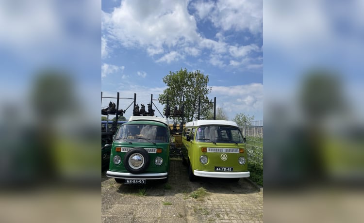 Charmante Volkswagen T2 camperbus uit 1974