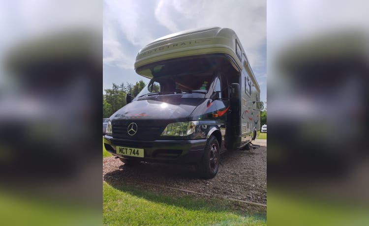 Mabel – 6-persoons Mercedes Auto-Trail