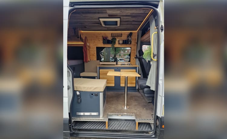 Tough 2 person bus camper - Off-grid