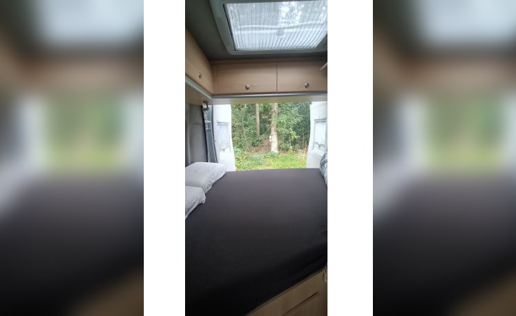Avanti La Strada – Camping-car de luxe | 4 places assises/3 couchages | Cuisine/Toilette/Climatisation moto/Porte-vélos