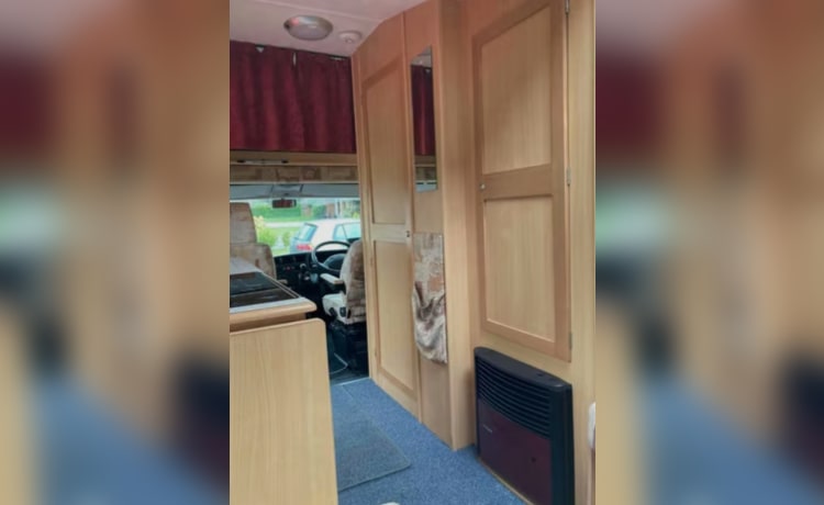 Luna – 4 berth Peugeot alcove from 2001