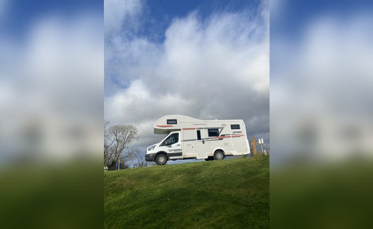 6 berth Roller Team Zafiro 675 Motorhome