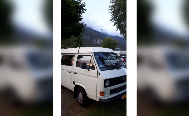 Zwaantje – Wit volkswagen camperbusje (T25 / T3), 4 slaapplekken, super betrouwbaar!