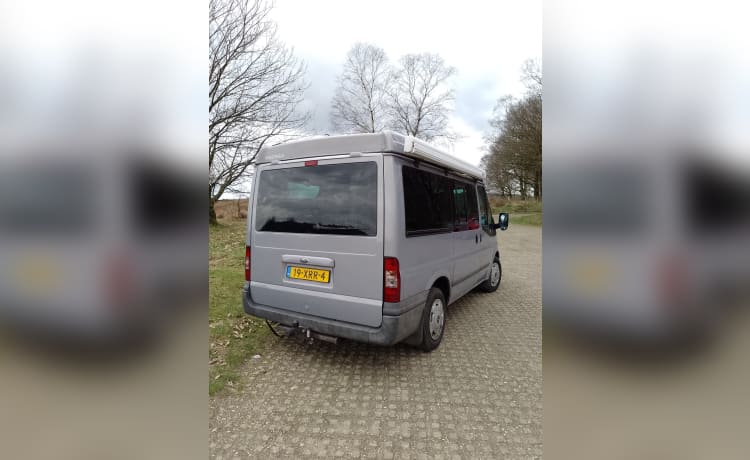 Bus Bertha  – Compacte Ford camperbus uit 2012