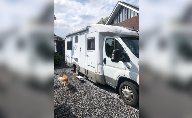 Een Ruime 2 pers. camper zeer compleet.