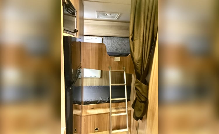 Super Flash – 6 berth Chausson Flash 03 2013