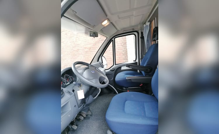 Duco – 6p Fiat Familiecamper met Stapelbed en grote garage