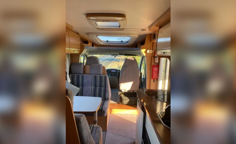 Rosie – Home from home 4 berth   TEC coach built in to 2013