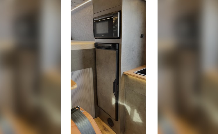 THUNDER – Stunning 2022 Luxury VW Crafter sleeps 4 - Liverpool