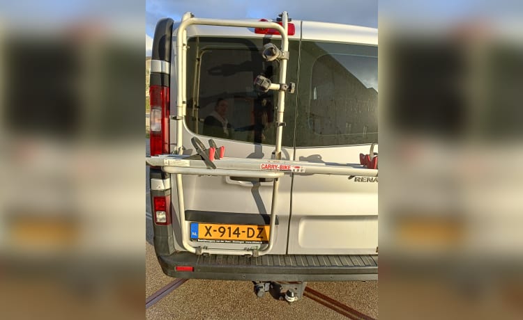 Nieuw omgebouwde camperbus