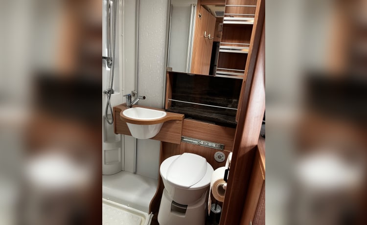 Knaus Sky traveller  600DKG Alcove Camper BJ 2015