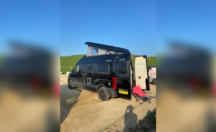 Batvan – Grote luxe Hymer-camper met 5 slaapplaatsen uit 2021