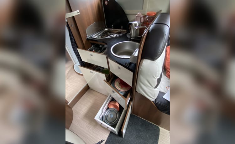 Sovereign 74G – prachtige luxe camper voor 4 personen