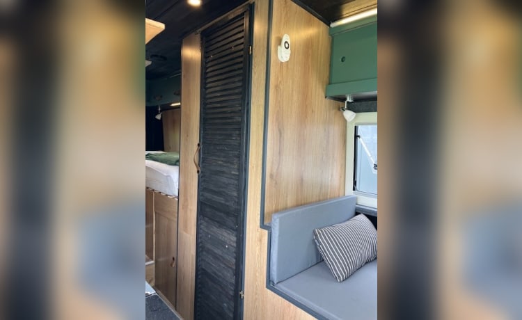 Heunie 1 – Bellissimo camper bus con 2 letti longitudinali