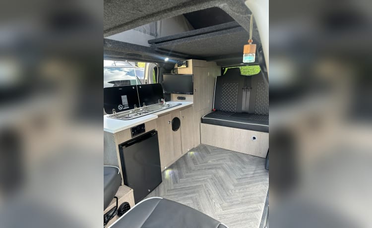 Silver Vito Travel Sport – 4 berth Mercedes-Benz campervan from 2014