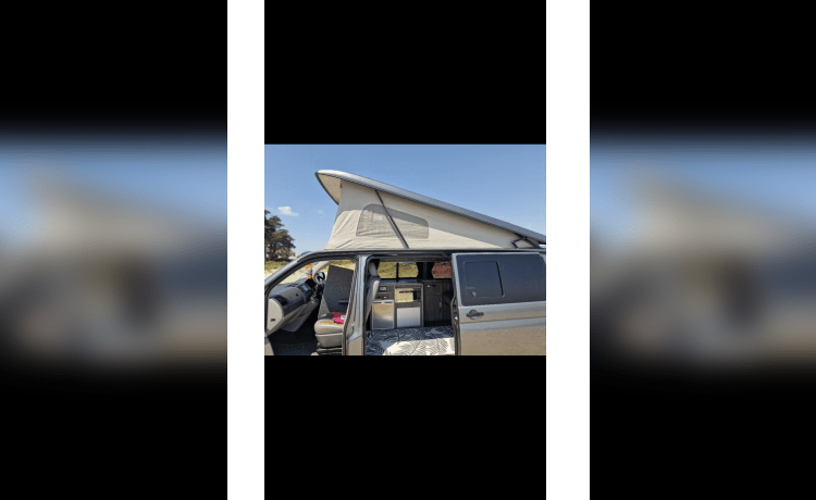 Cool Journeys – VW T5 4 Schlafplätze LWB Auto Sporty Camper