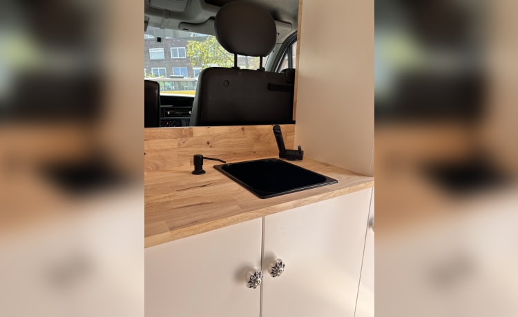 Benny – Avontuurlijk offgrid Renault master voor 3 personen