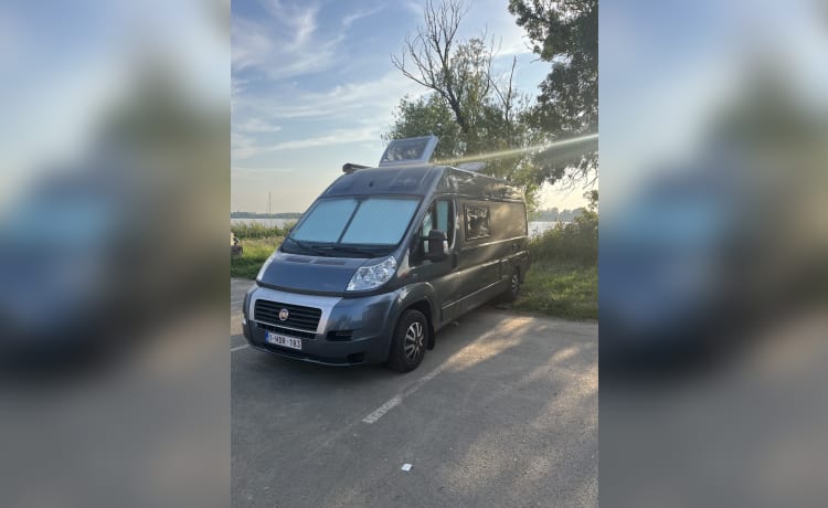 Leuke Camperbus automaat - 2 pers   - zeer goed uitgerust te huur 