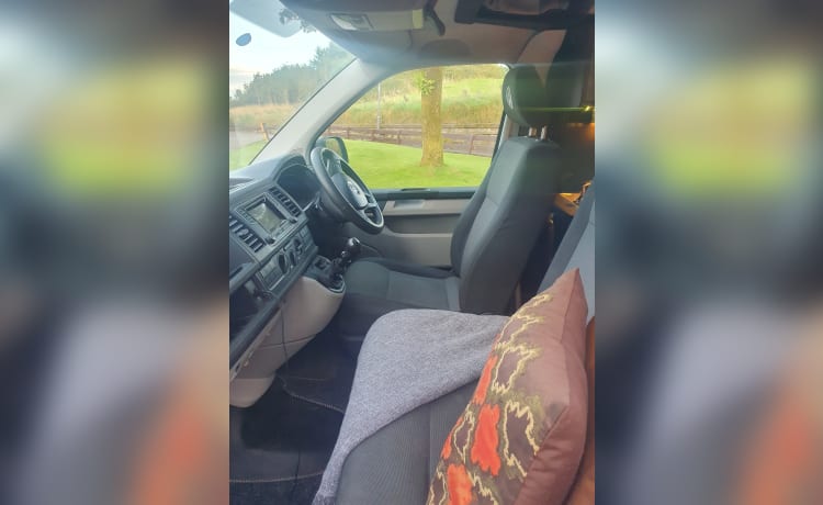 STEFAN – 4 berth Volkswagen campervan from 2018