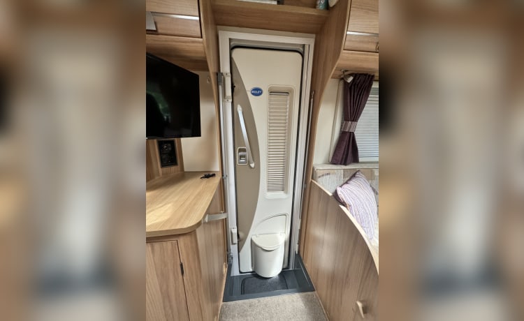 Bertha – 5 berth Peugeot semi-integrated from 2012