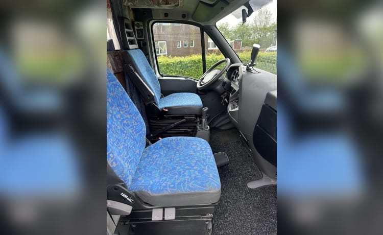 Mobilvetta 4 person / 6 seats