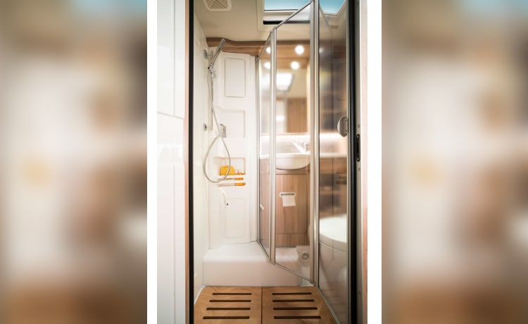 Enjoy Hymer Camper (2018) – 2p Hymer semi-integrated from 2018