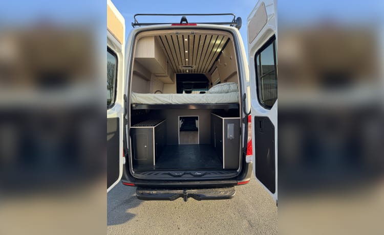 Yo-003 – Mercedes Sprinter – Off-Grid-Wohnmobil für 2 Personen