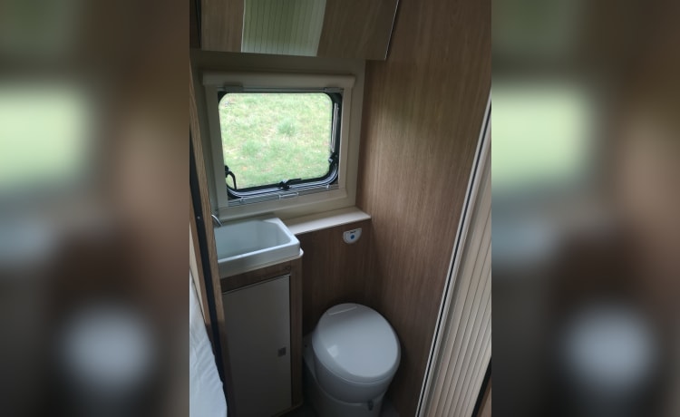 Camper familiare Alcove Rimor di lusso, spazioso e ordinato per una persona del 2019