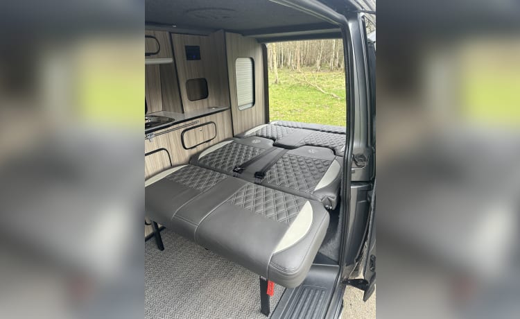 Camper van Dijk – 4 berth Volkswagen Transporter Pop Top Camper