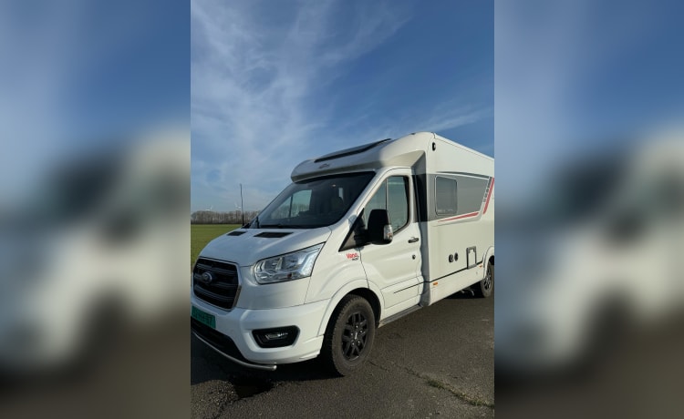 Luxury 4 person Ford Bürstner Lineo 2023