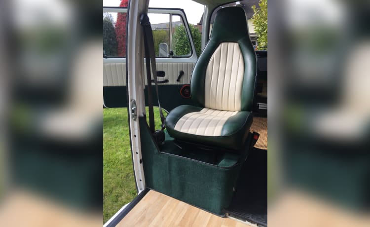 Monty – Monty – 1979er VW-Wohnmobil mit 4 Schlafplätzen  