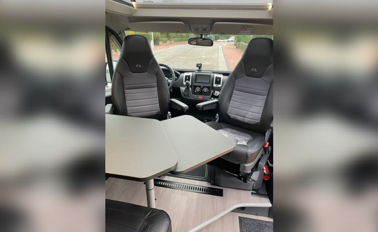 Adria twin Supreme fiat ducato automaat – Prachtige camperbus