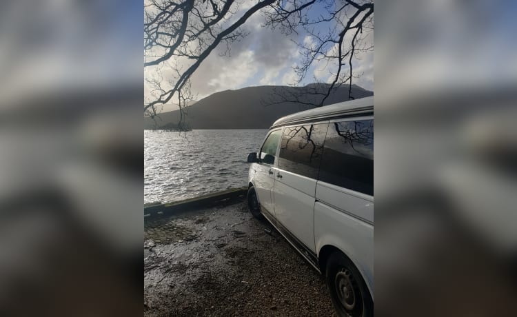 STEFAN – 4 berth Volkswagen campervan from 2018