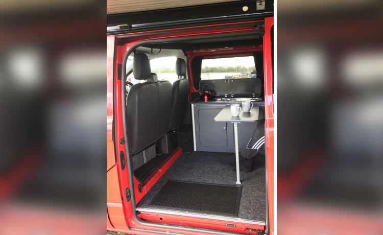 Ruby – 4-persoons Ford campervan uit 2014